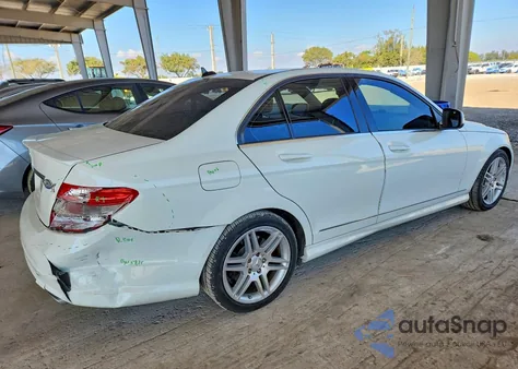 2009 Mercedes-Benz C 350 z USA, uszkodzony, nr VIN WDDGF56X89R073288